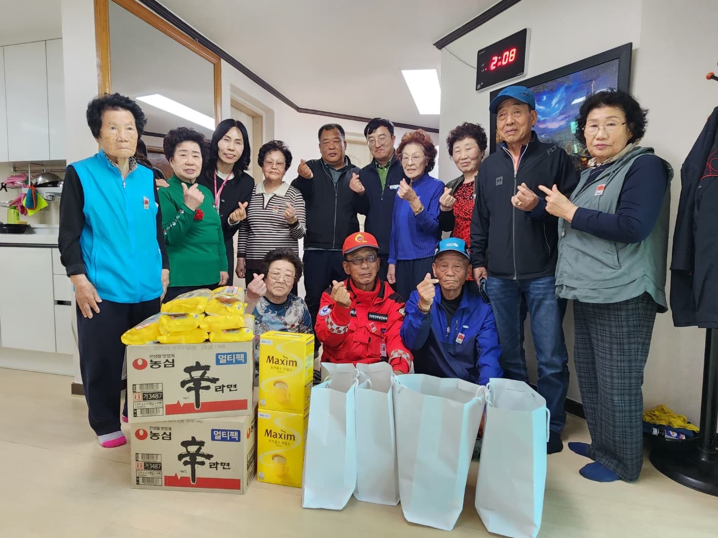 철암 고터실산업단지 조성공사 도급업체,
어버이날을 맞아 철암동 경로당에 후원품 전달